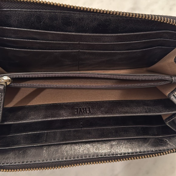 Frye leather rose gold snakeskin motif brand new without tags zip around wallet - Picture 3 of 3